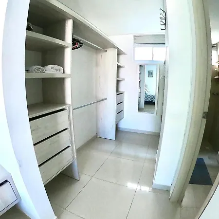 Hermosos Apartamento En Edificio La Ferrara, Vista Al Mar Apartamento
